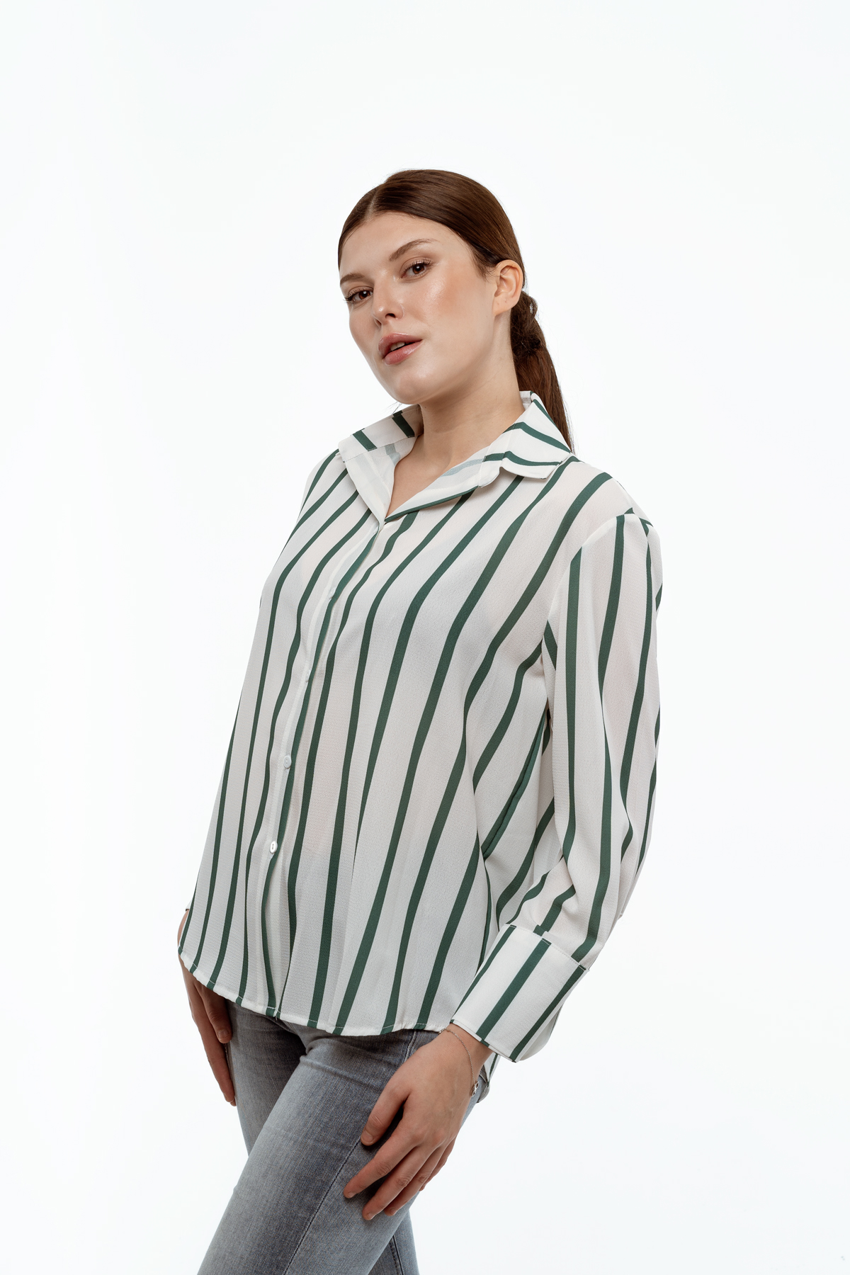 Chemise verte à rayures