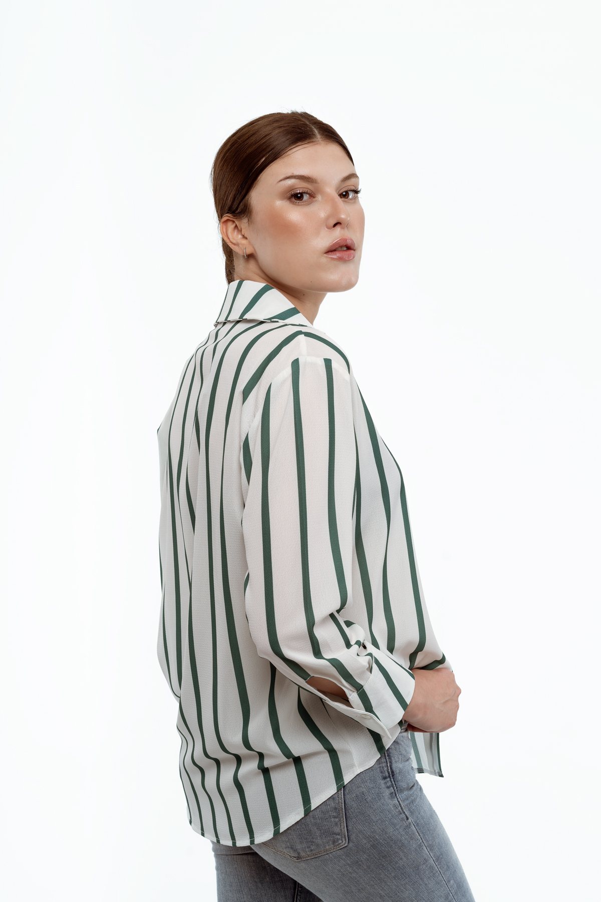 Chemise verte à rayures